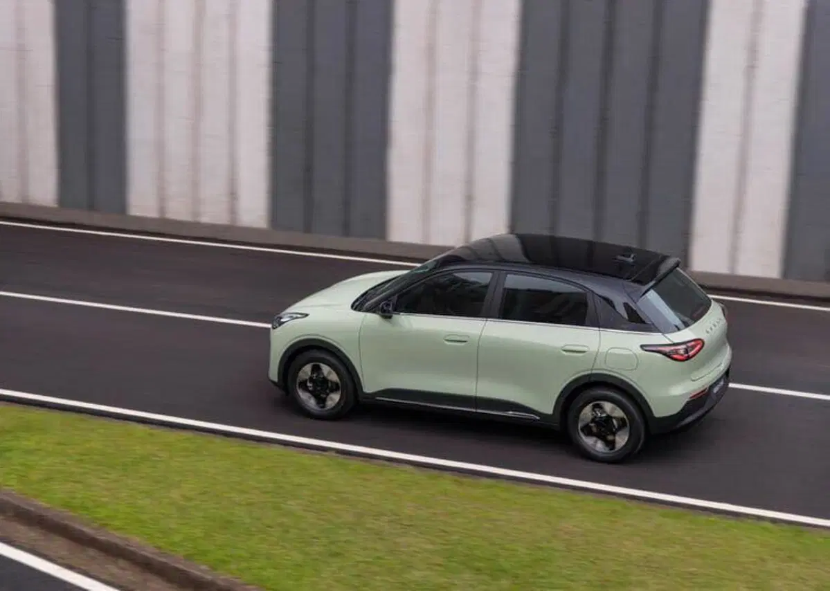 L’auto elettrica più venduta in Cina arriva in Europa a meno di 25.000 euro: ecco la Geely EX2 (2)