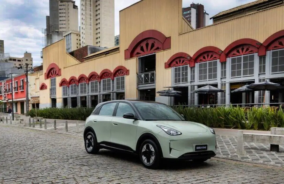 L’auto elettrica più venduta in Cina arriva in Europa a meno di 25.000 euro: ecco la Geely EX2 (5)