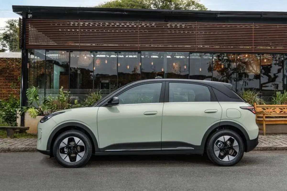 L’auto elettrica più venduta in Cina arriva in Europa a meno di 25.000 euro: ecco la Geely EX2 (9)
