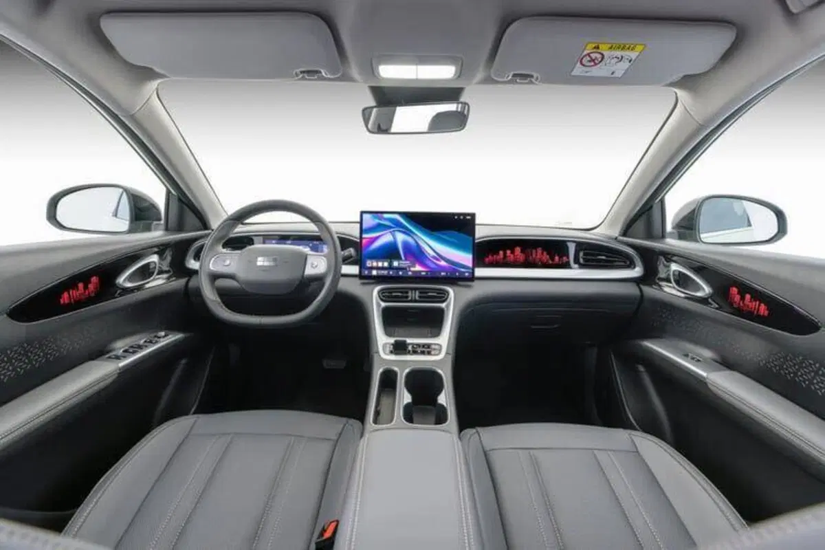 L’auto elettrica più venduta in Cina arriva in Europa a meno di 25.000 euro: ecco la Geely EX2 (15)