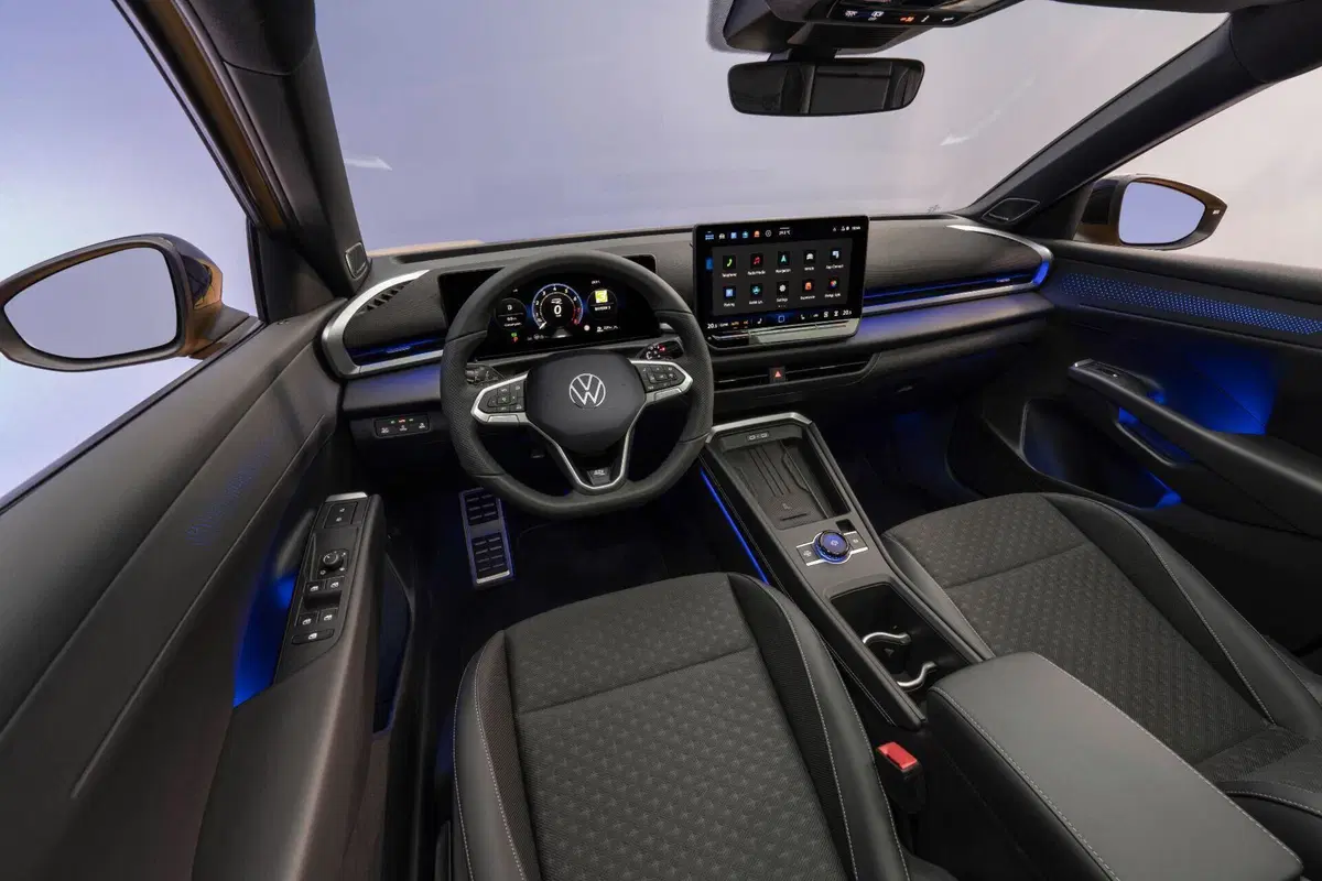 Volkswagen T-Roc: nel 2026 anche full hybrid (12)