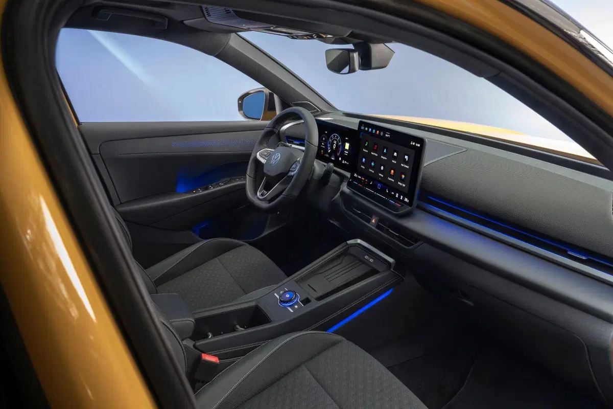 Volkswagen T-Roc: nel 2026 anche full hybrid (13)