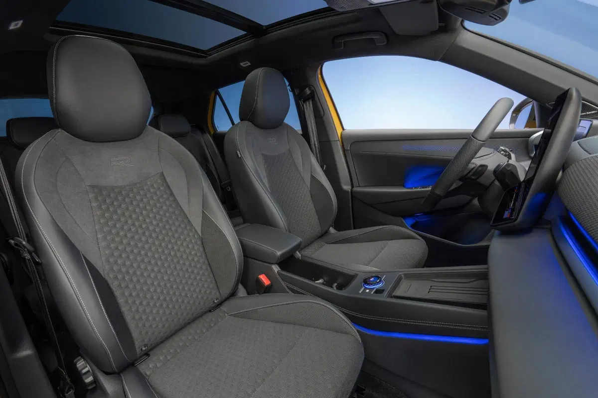 Volkswagen T-Roc: nel 2026 anche full hybrid (15)