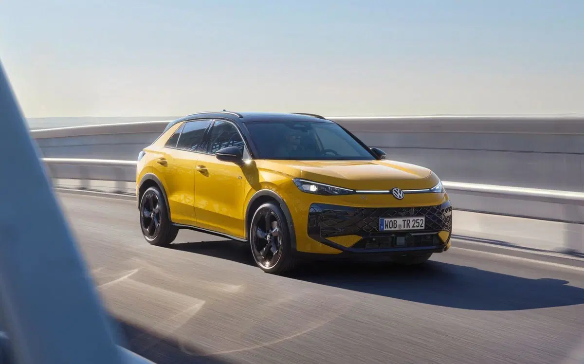 Volkswagen T-Roc: nel 2026 anche full hybrid (6)