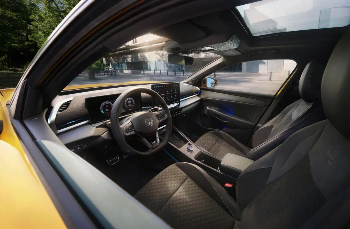 Volkswagen T-Roc: nel 2026 anche full hybrid (4)