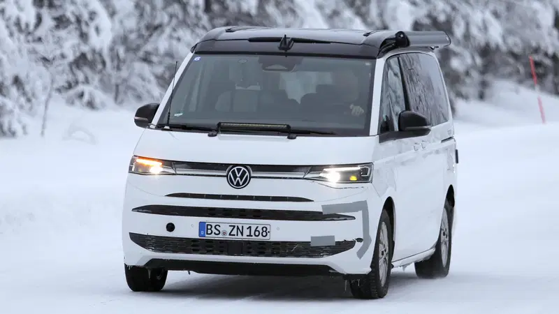 Volkswagen T7, primo facelift in arrivo: nuove luci, infotainment MIB4 e adeguamento per l&rsquo;Euro 7