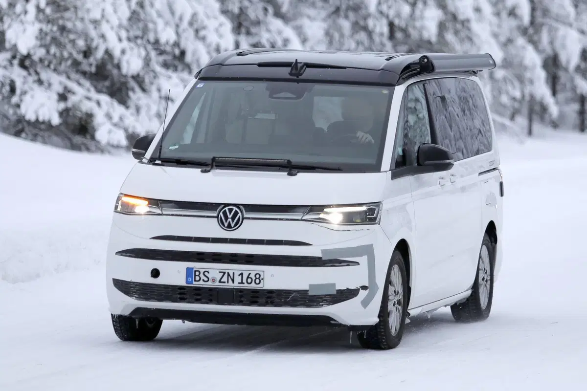 Volkswagen T7, primo facelift in arrivo: nuove luci, infotainment MIB4 e adeguamento per l’Euro 7 (2)