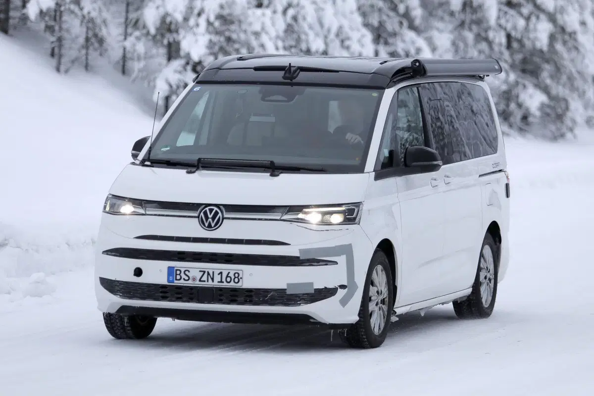 Volkswagen T7, primo facelift in arrivo: nuove luci, infotainment MIB4 e adeguamento per l’Euro 7 (3)