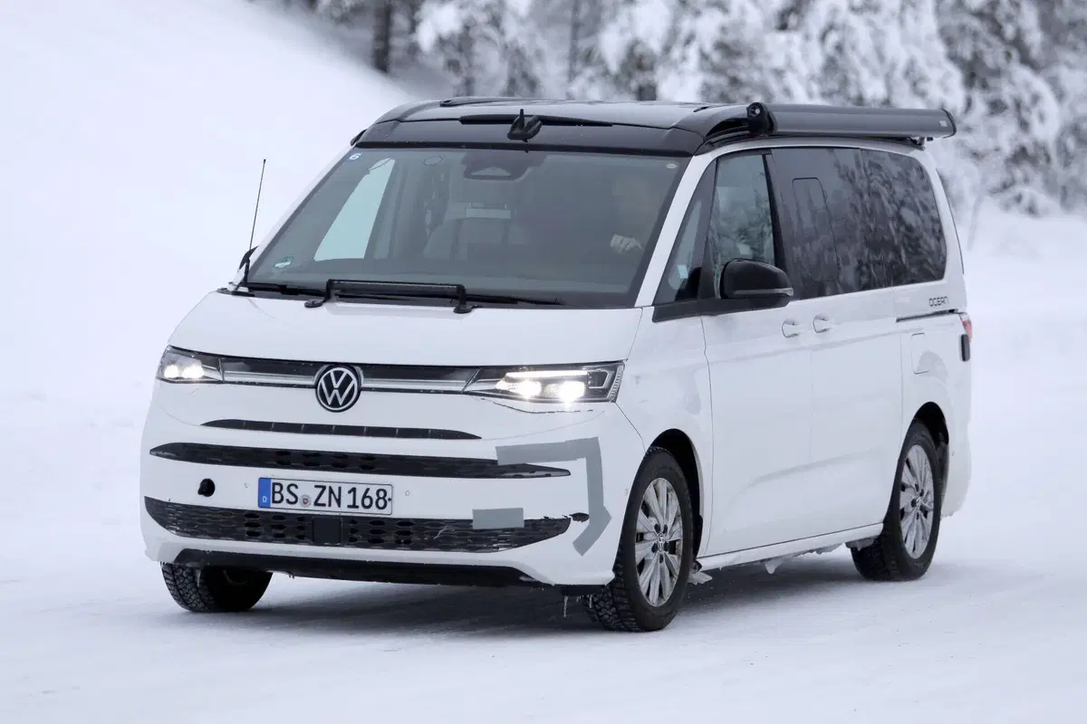 Volkswagen T7, primo facelift in arrivo: nuove luci, infotainment MIB4 e adeguamento per l’Euro 7 (4)