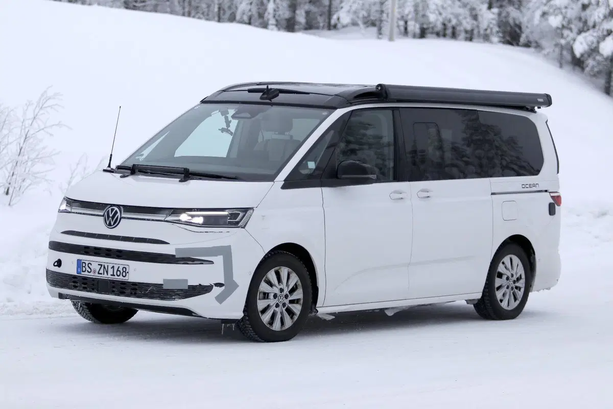 Volkswagen T7, primo facelift in arrivo: nuove luci, infotainment MIB4 e adeguamento per l’Euro 7 (5)