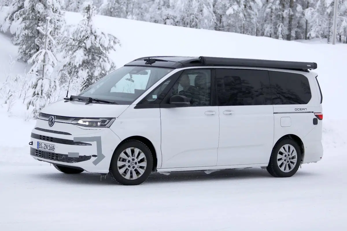 Volkswagen T7, primo facelift in arrivo: nuove luci, infotainment MIB4 e adeguamento per l’Euro 7 (6)