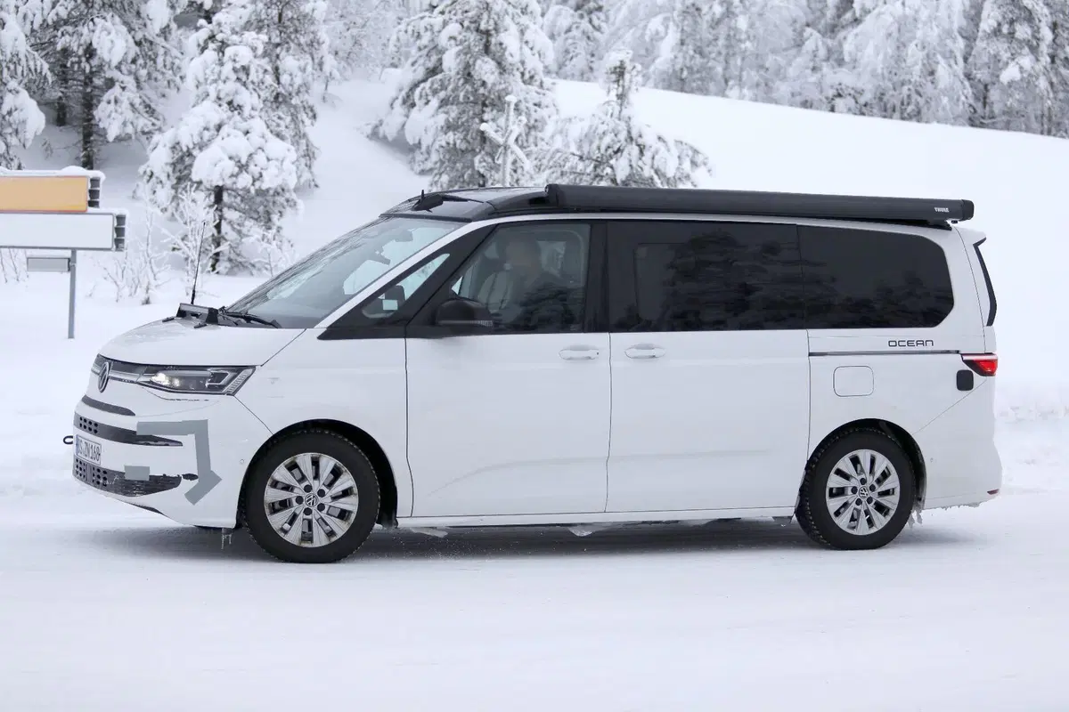 Volkswagen T7, primo facelift in arrivo: nuove luci, infotainment MIB4 e adeguamento per l’Euro 7 (7)