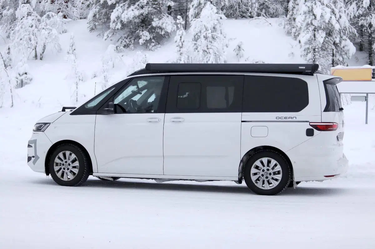 Volkswagen T7, primo facelift in arrivo: nuove luci, infotainment MIB4 e adeguamento per l’Euro 7 (9)