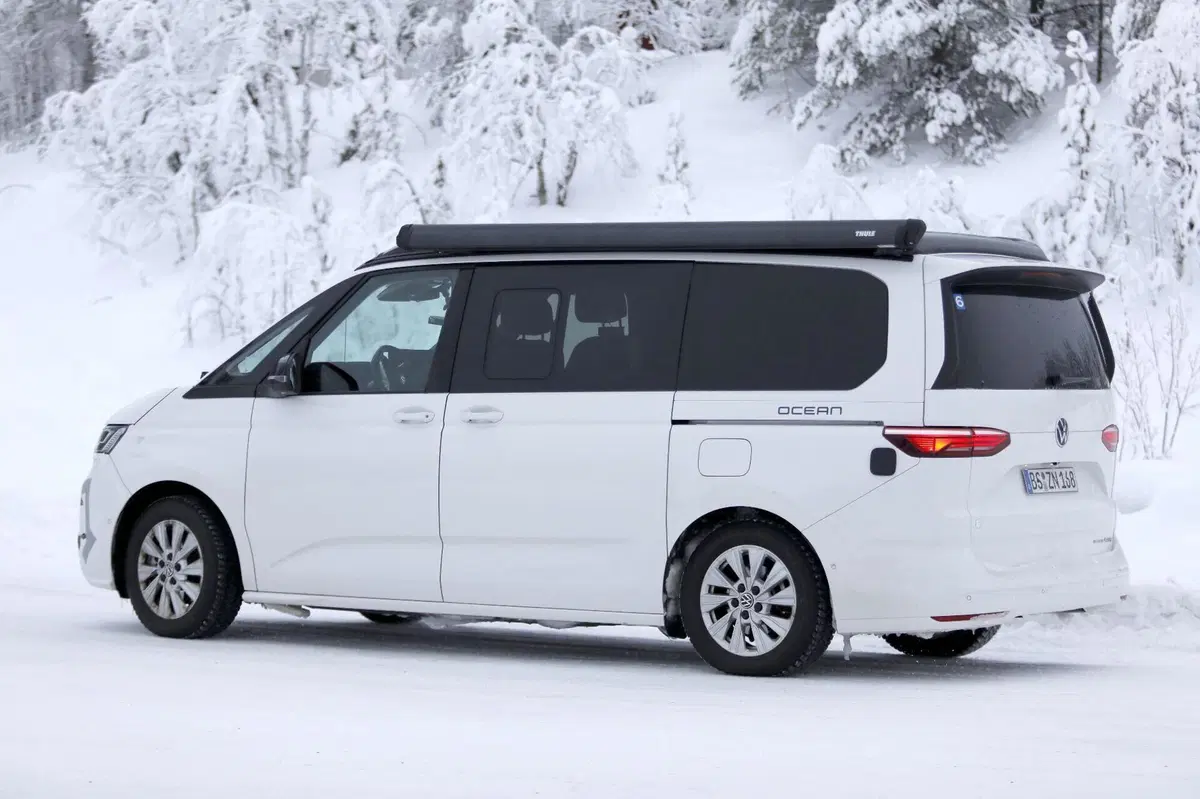 Volkswagen T7, primo facelift in arrivo: nuove luci, infotainment MIB4 e adeguamento per l’Euro 7 (10)