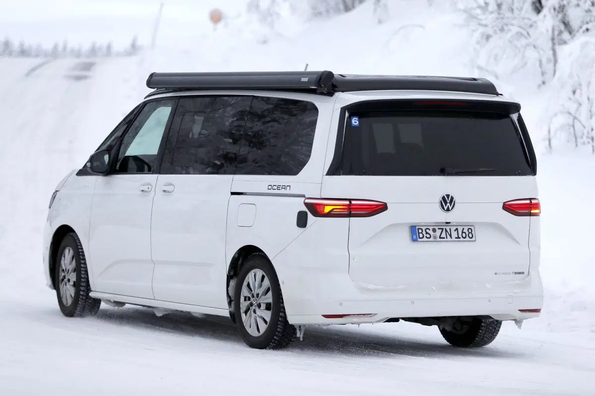 Volkswagen T7, primo facelift in arrivo: nuove luci, infotainment MIB4 e adeguamento per l’Euro 7 (12)