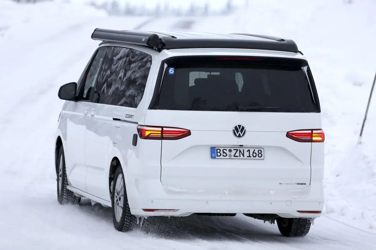 Volkswagen T7, primo facelift in arrivo: nuove luci, infotainment MIB4 e adeguamento per l’Euro 7 (14)