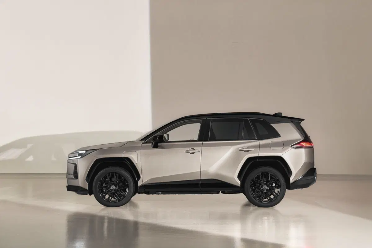 Toyota RAV4: la sesta generazione è tutta nuova (2)