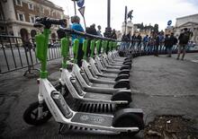 Roma, linea dura contro Lime: tremila monopattini sospesi per un mese