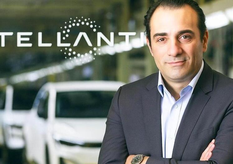 Stellantis, -29% in Borsa. Filosa accusa Tavares: troppa fiducia sull’elettrico e licenziamenti sbagliati