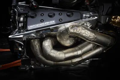 Formula 1 2026, il caso motori esplode: FIA cambia le regole e mette nei guai una Mercedes isolata