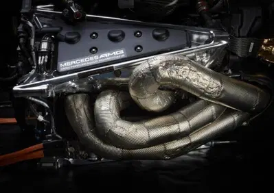 Formula 1 2026, il caso motori esplode: FIA cambia le regole e mette nei guai una Mercedes isolata