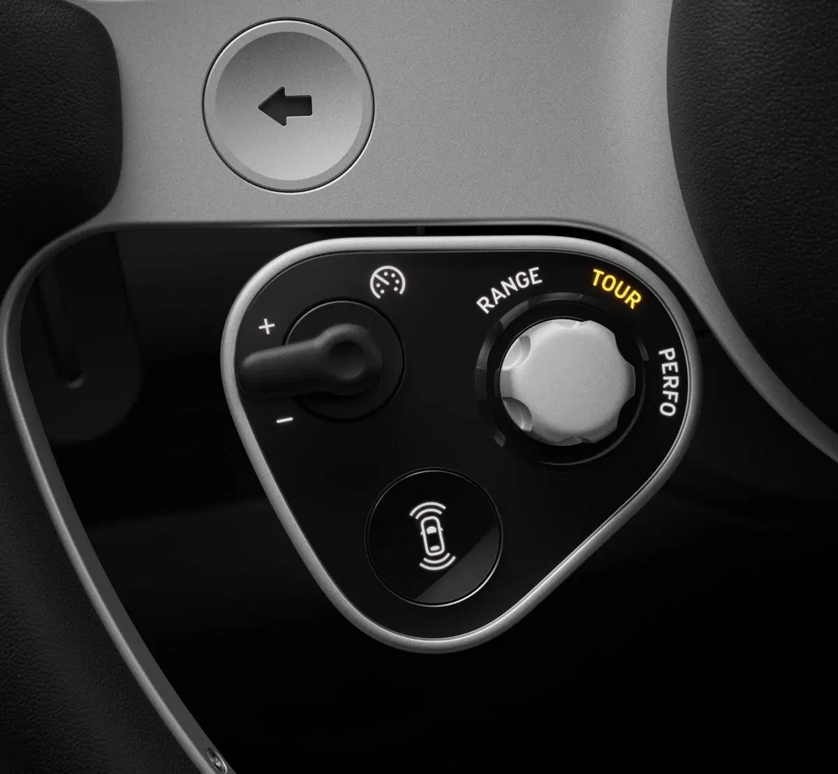 Ferrari Luce: gli interni della nuova elettrica, disegnati dall'ex designer di Apple Jony Ive [VIDEO] (5)