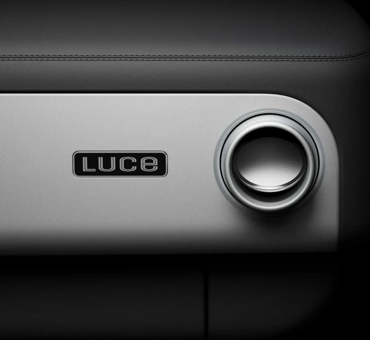 Ferrari Luce: gli interni della nuova elettrica, disegnati dall'ex designer di Apple Jony Ive [VIDEO] (4)