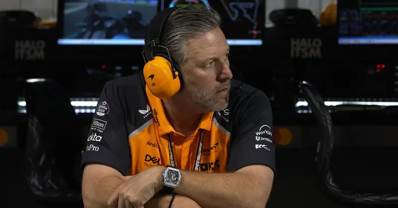 F1. &ldquo;Soliti giochetti politici. &Egrave; tutto legale&rdquo;: Zak Brown punge sulla presunta irregolarit&agrave; del motore Mercedes