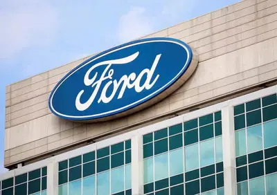 È il nostro modo di competere e vincere contro la Cina: Ford adotta il metodo Tesla e rilancia la sfida elettrica