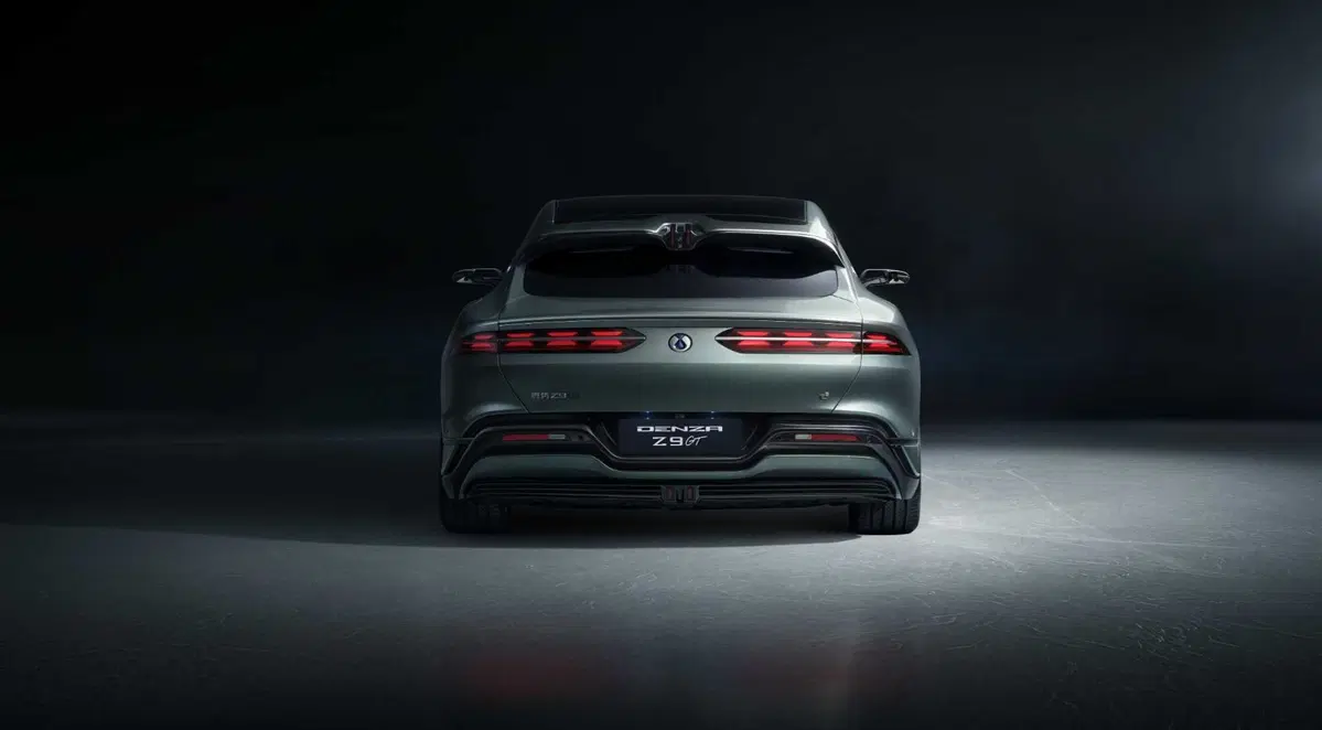 BYD Denza Z9 GT 2026: la berlina cinese da 1.140 CV che sfida Porsche Panamera  (2)