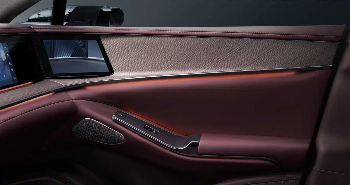 BYD Denza Z9 GT 2026: la berlina cinese da 1.140 CV che sfida Porsche Panamera  (5)