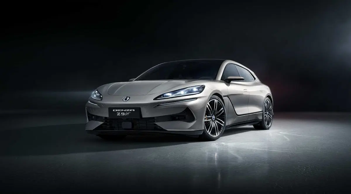 BYD Denza Z9 GT 2026: la berlina cinese da 1.140 CV che sfida Porsche Panamera  (8)