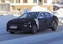 Hyundai Elantra 2026: la berlina coreana sfida il trend elettrico con design futuristico e motori termici