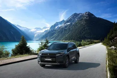 Ecco la nuova Suzuki Across Plug-In Hybrid: efficienza, sicurezza e trazione integrale