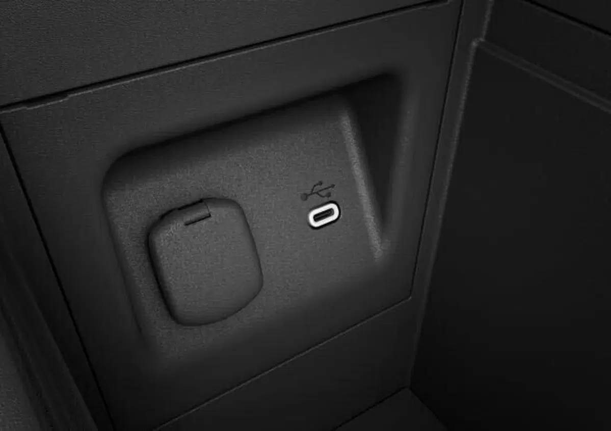 Ecco la nuova Suzuki Across Plug-In Hybrid: efficienza, sicurezza e trazione integrale (5)