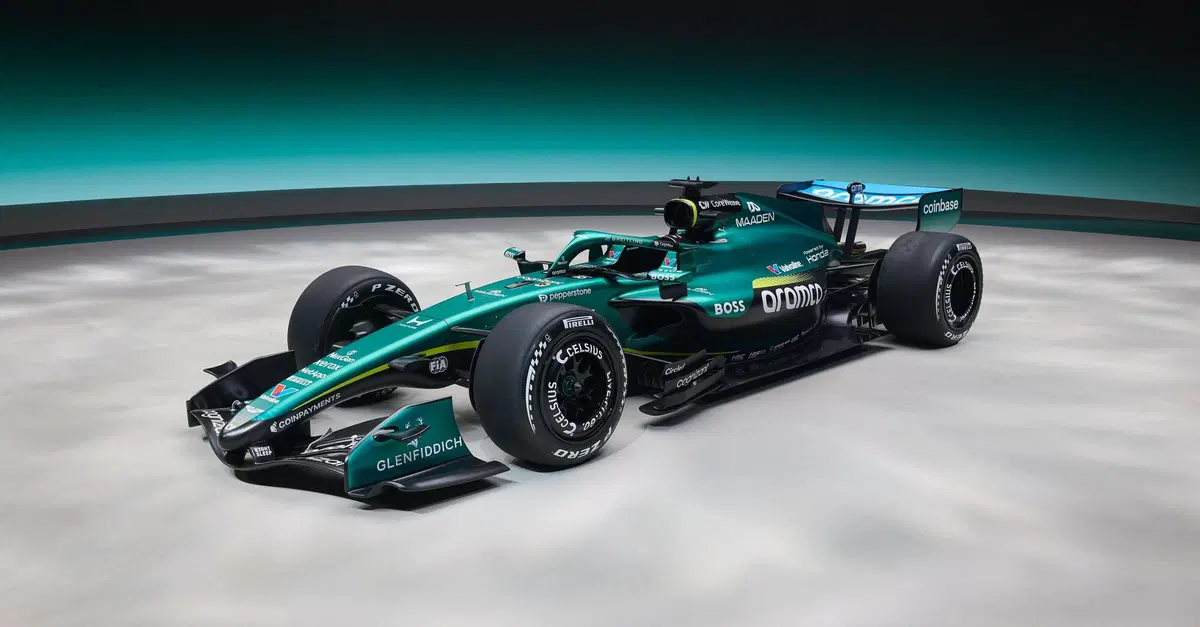 F1 2026, Aston Martin AMR26: svelata la prima monoposto di Adrian Newey alla World Centre of Culture