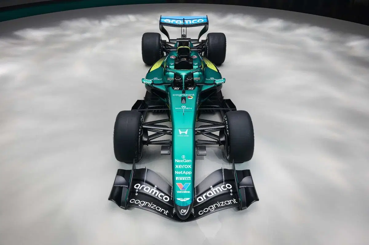 F1 2026, Aston Martin AMR26: svelata la prima monoposto di Adrian Newey alla World Centre of Culture (3)