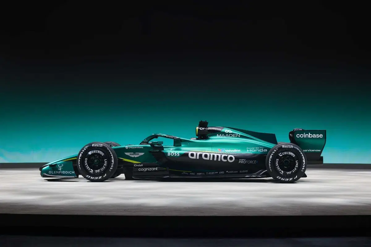 F1 2026, Aston Martin AMR26: svelata la prima monoposto di Adrian Newey alla World Centre of Culture (4)