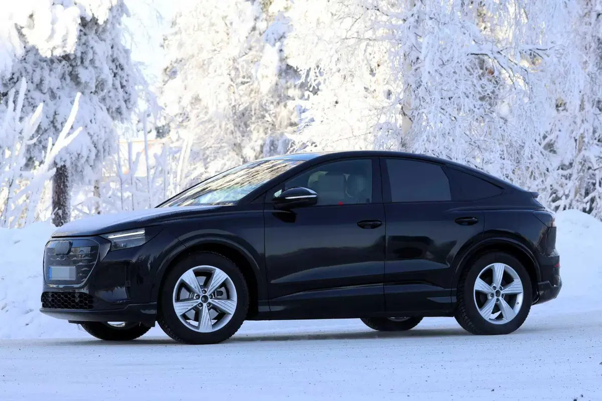 Nuova Audi Q4 e-tron 2026: il restyling nasconde più di quanto sembri (5)