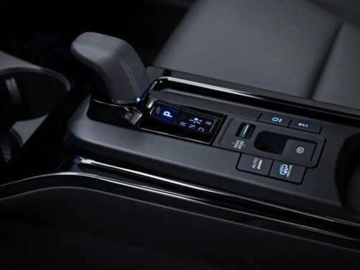 Toyota Prius 2023 di QUINTA generazione: cambia tutto e in MEGLIO (6)