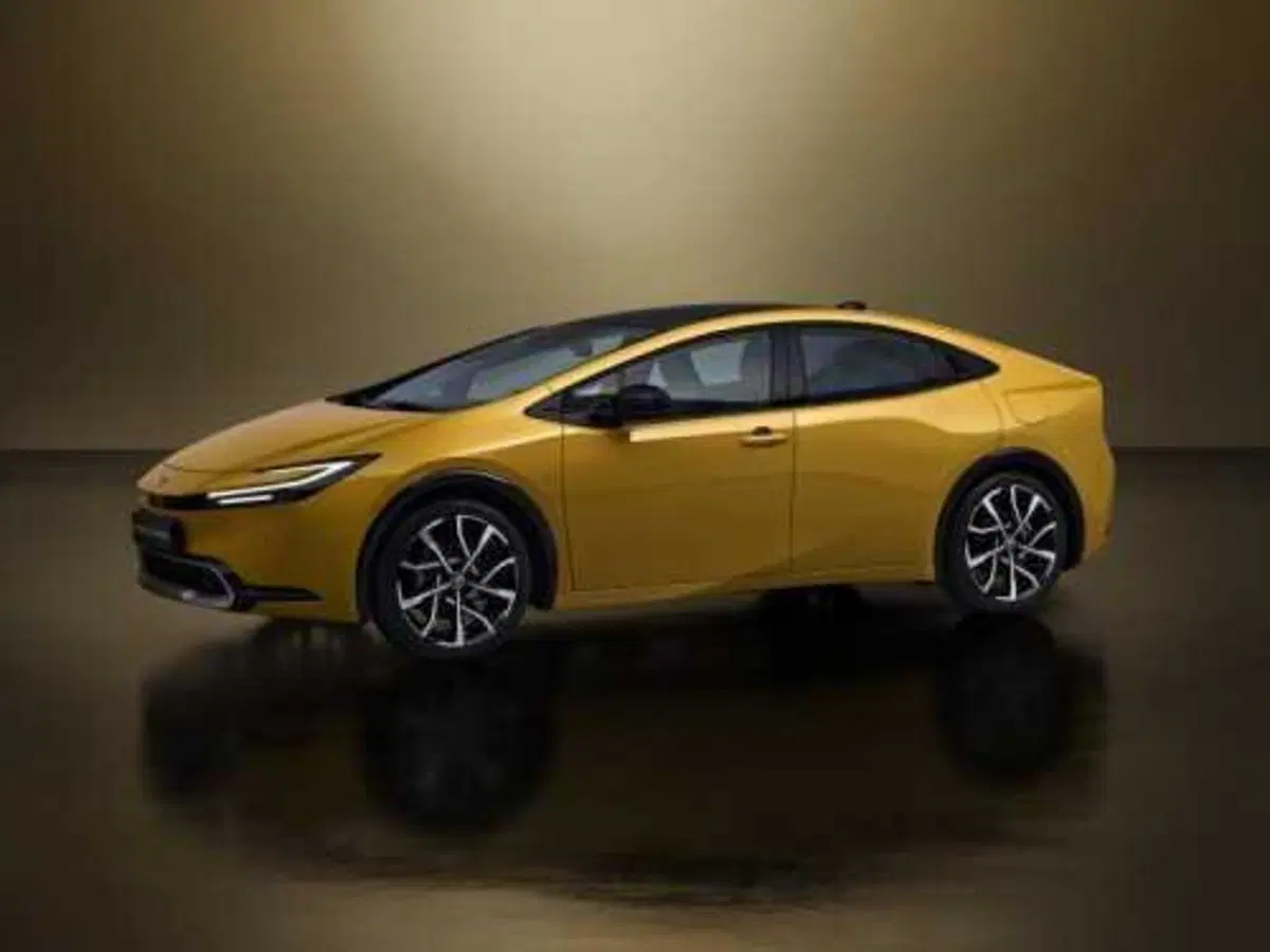 Toyota Prius 2023 di QUINTA generazione: cambia tutto e in MEGLIO (16)