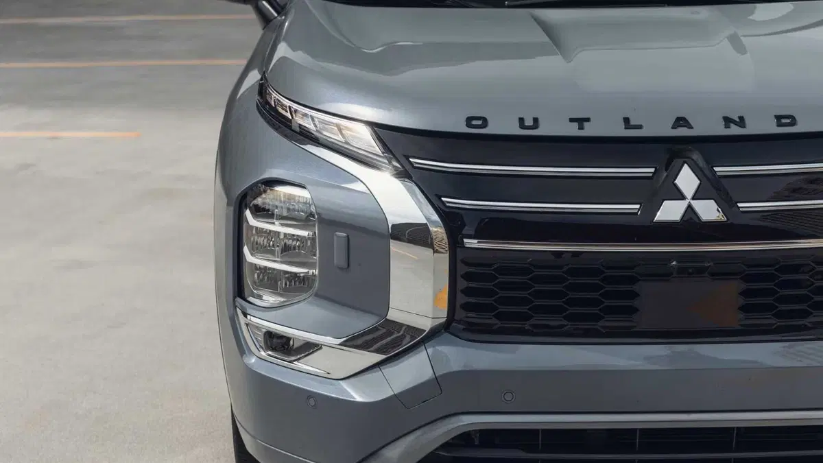 Mitsubishi Outlander (2026-->>) (26)