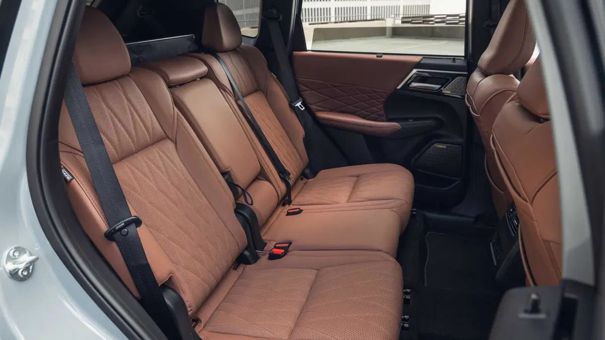 Mitsubishi Outlander (2026-->>) (15)