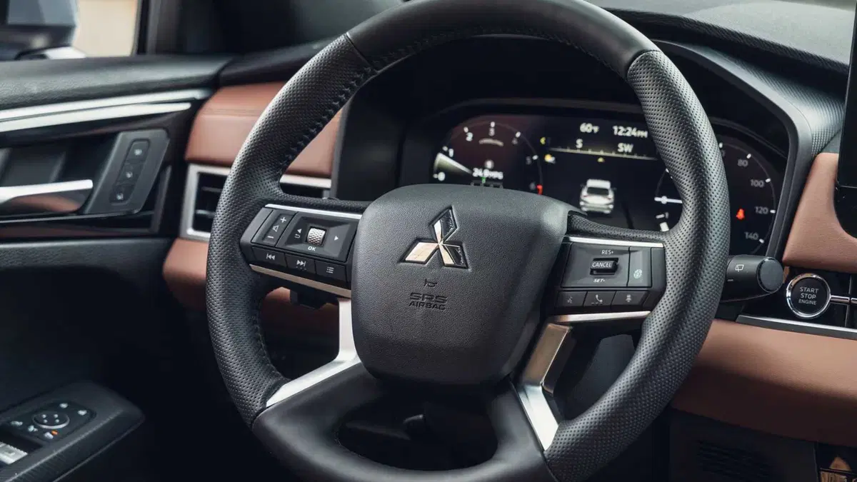Mitsubishi Outlander (2026-->>) (14)