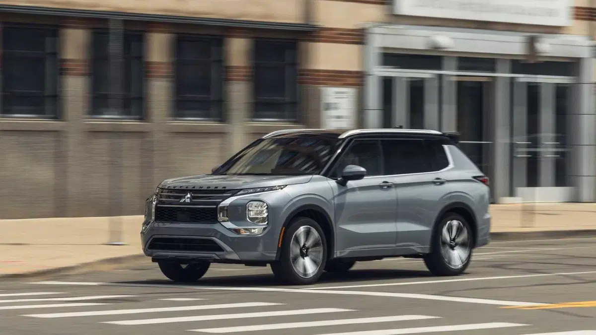 Mitsubishi Outlander (2026-->>) (4)