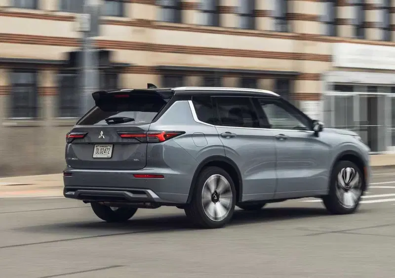 Mitsubishi Outlander (2026-->>) (5)