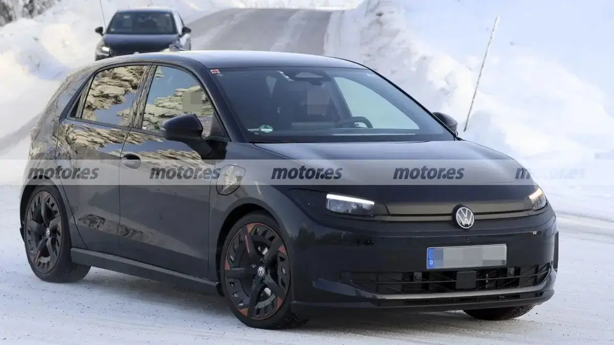 Volkswagen ID. Polo R-Line: prime foto spia svelano la compatta elettrica pronta per l’Europa (14)
