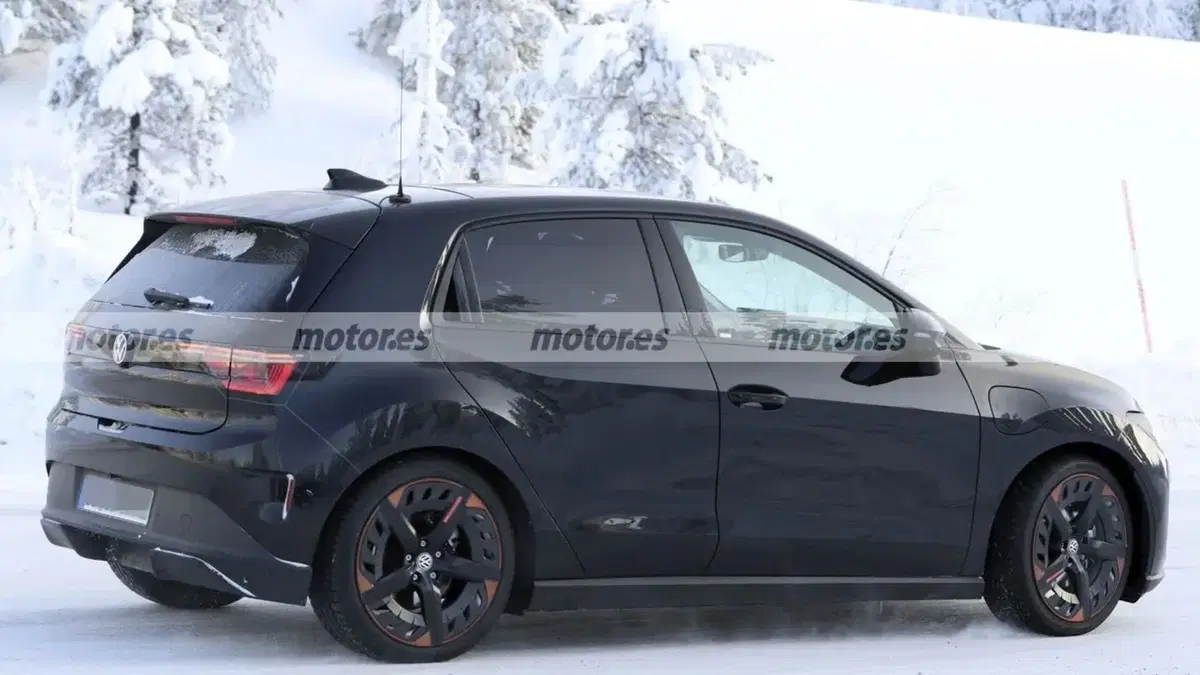 Volkswagen ID. Polo R-Line: prime foto spia svelano la compatta elettrica pronta per l’Europa (19)
