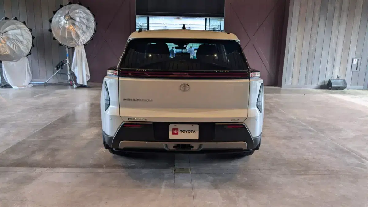 Nuova Toyota Highlander: il grande SUV a 7 posti diventa elettrico e promette oltre 500 km di autonomia (21)