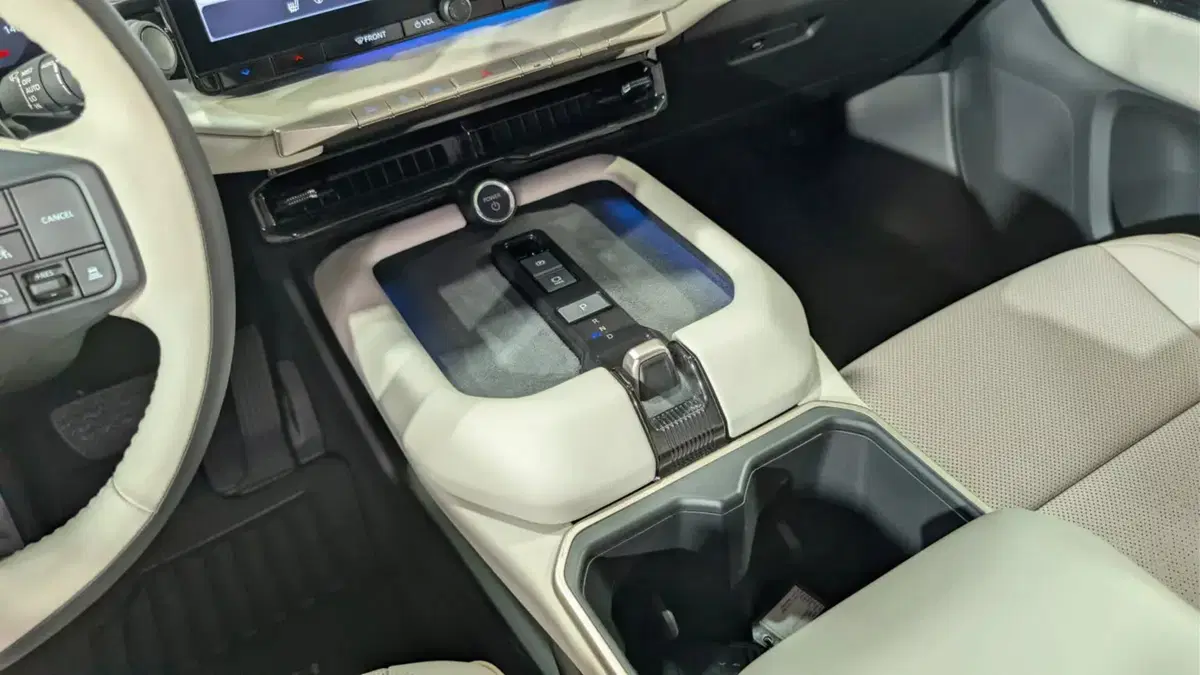 Nuova Toyota Highlander: il grande SUV a 7 posti diventa elettrico e promette oltre 500 km di autonomia (3)